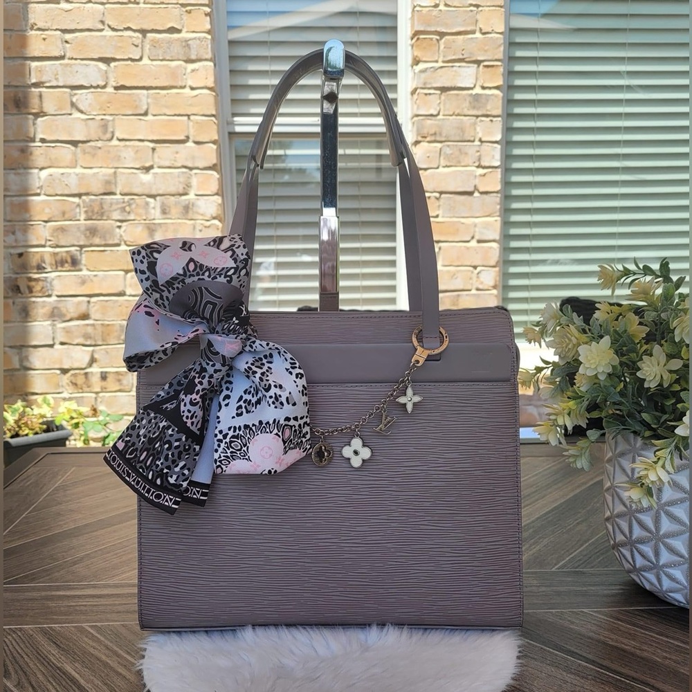 Silver Fleur D'Epi Chain Bag Charm - Picture 3 of 12